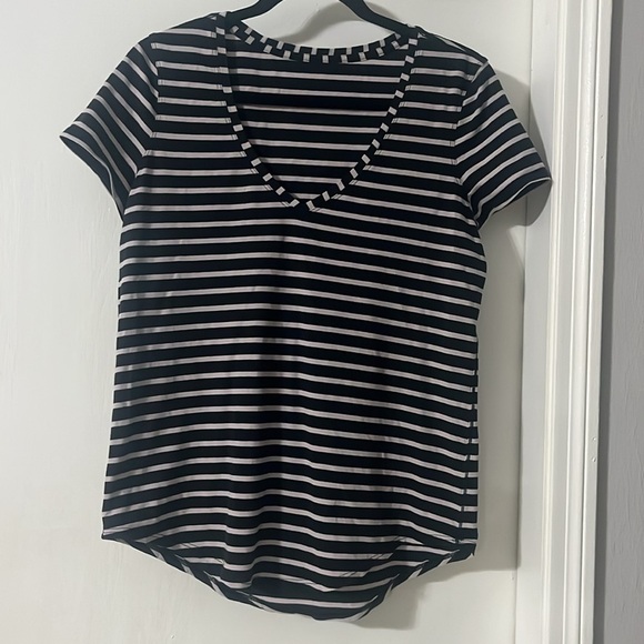Lululemon Love Tee V
Yachtie Stripe Black Chrome - Picture 6 of 10